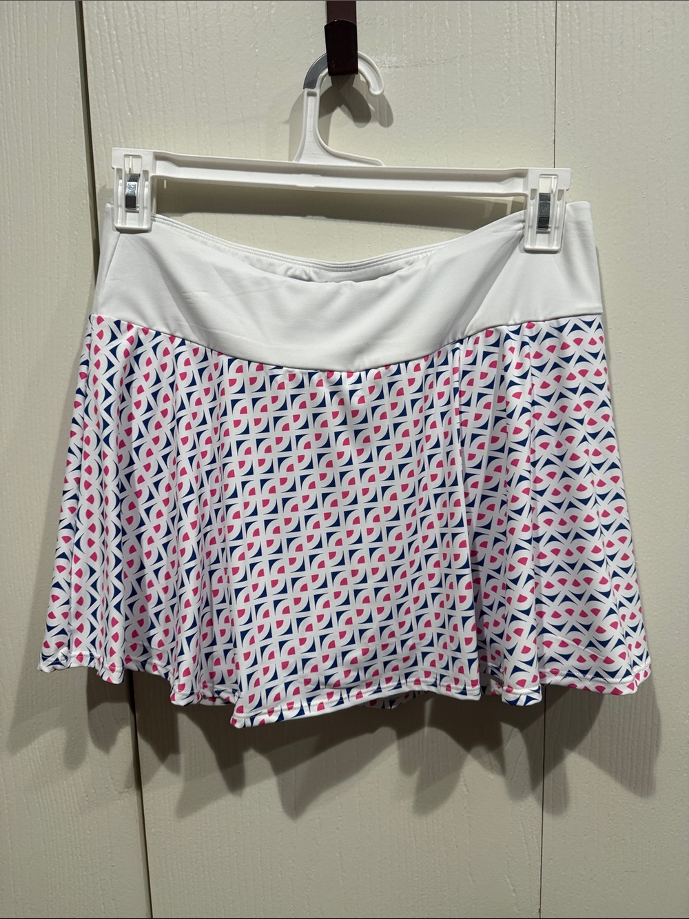 Kyodan White Tennis Skort with Pink & Navy Geometric Print 50 SPF Size Lg NWT